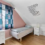 Lovely 4 Bedroom House With The View Of Aurora
