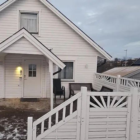 Lovely 4 Bedroom House With The View Of Aurora Feriehus Tromsø