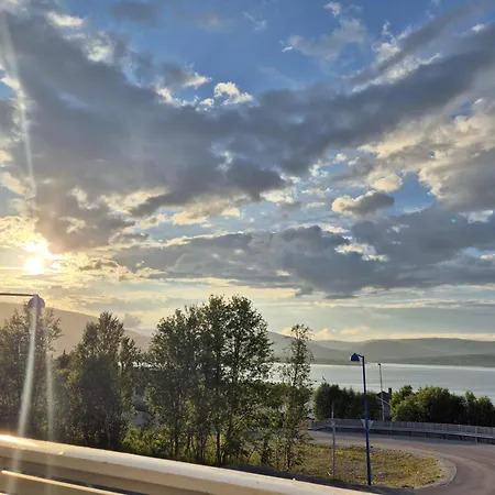 Lovely 4 Bedroom House With The View Of Aurora Ferienhaus