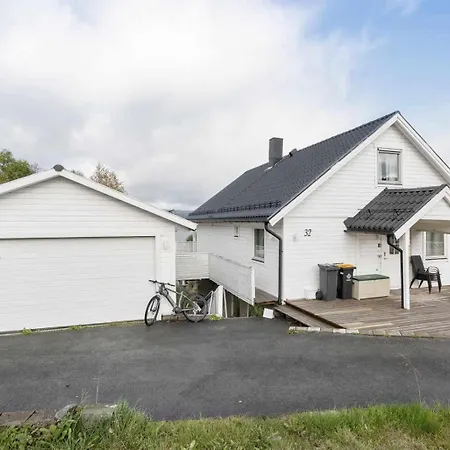 Lovely 4 Bedroom House With The View Of Aurora Ferienhaus
