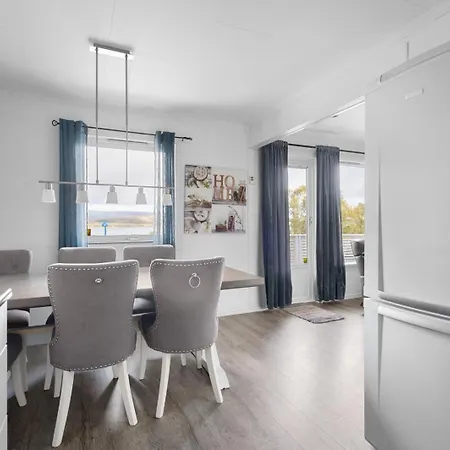 Lovely 4 Bedroom House With The View Of Aurora *