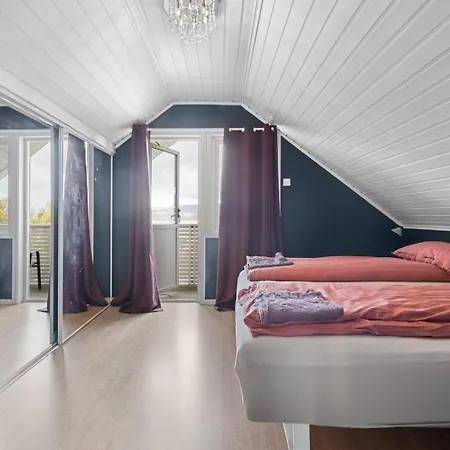 Lovely 4 Bedroom House With The View Of Aurora Casa de Férias