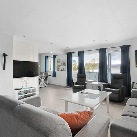 Lovely 4 Bedroom House With The View Of Aurora Ferienhaus *