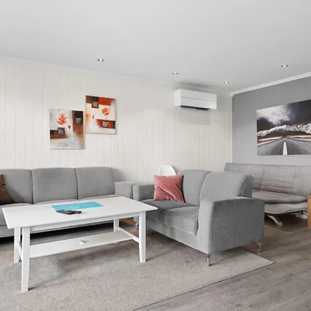 Lovely 4 Bedroom House With The View Of Aurora Сasa de vacaciones Tromsø