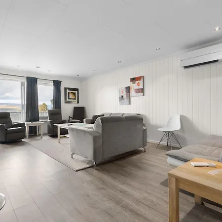 Lovely 4 Bedroom House With The View Of Aurora *