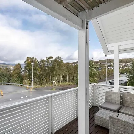 Lovely 4 Bedroom House With The View Of Aurora Сasa de vacaciones