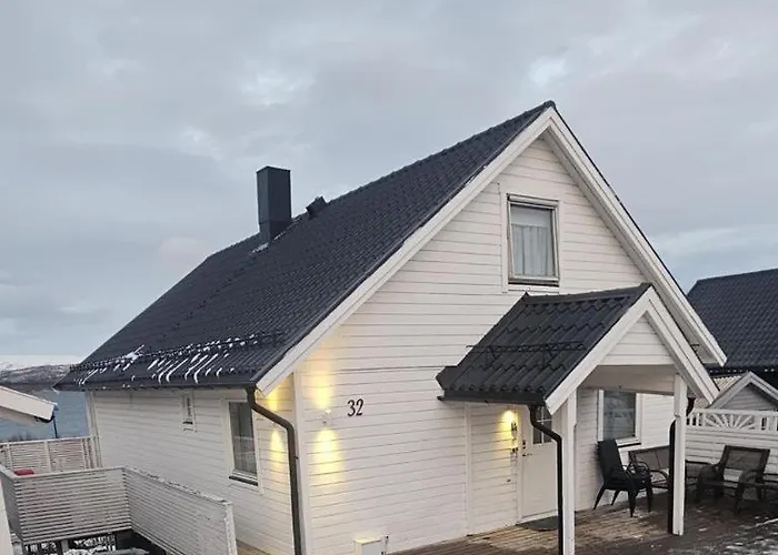Lovely 4 Bedroom House With The View Of Aurora