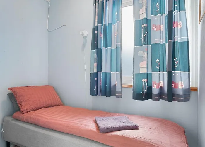 Lovely 4 Bedroom House With The View Of Aurora 펜션 트롬쇠