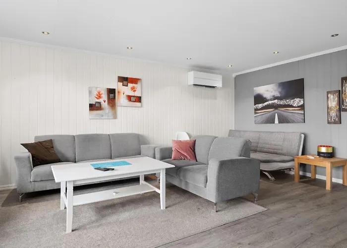 בית נופש Lovely 4 Bedroom House With The View Of Aurora טרומסה