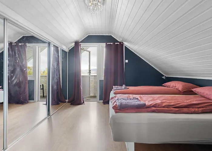 Lovely 4 Bedroom House With The View Of Aurora 펜션