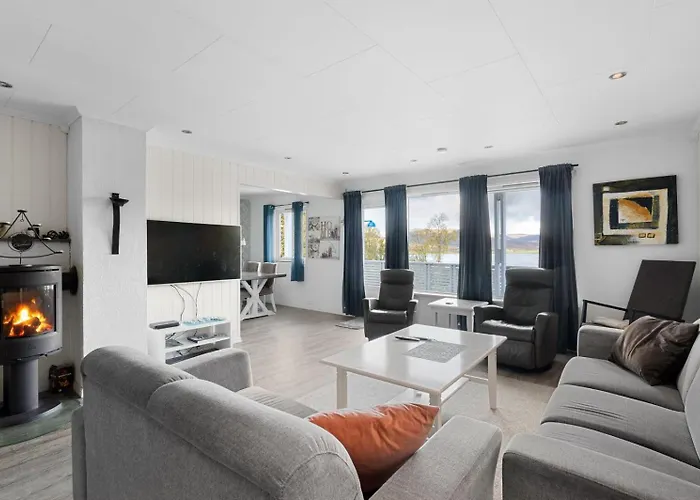 Lovely 4 Bedroom House With The View Of Aurora Σπίτι διακοπών *