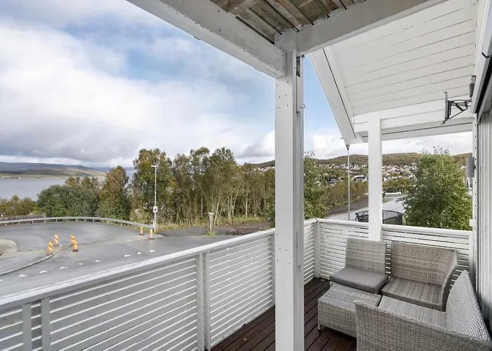 Lovely 4 Bedroom House With The View Of Aurora