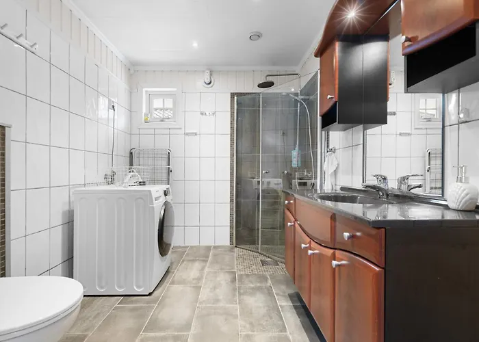 度假居 Lovely 4 Bedroom House With The View Of Aurora 特罗姆瑟