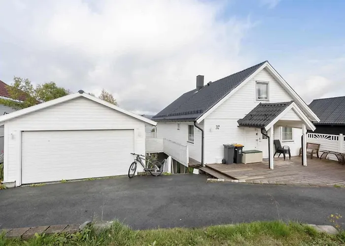 Lovely 4 Bedroom House With The View Of Aurora *