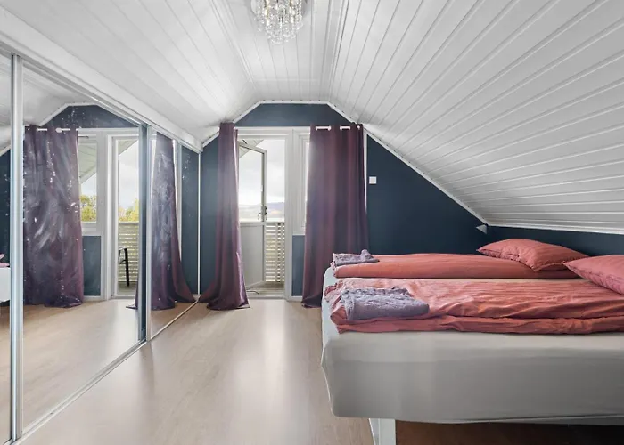 Casa de Férias Lovely 4 Bedroom House With The View Of Aurora *