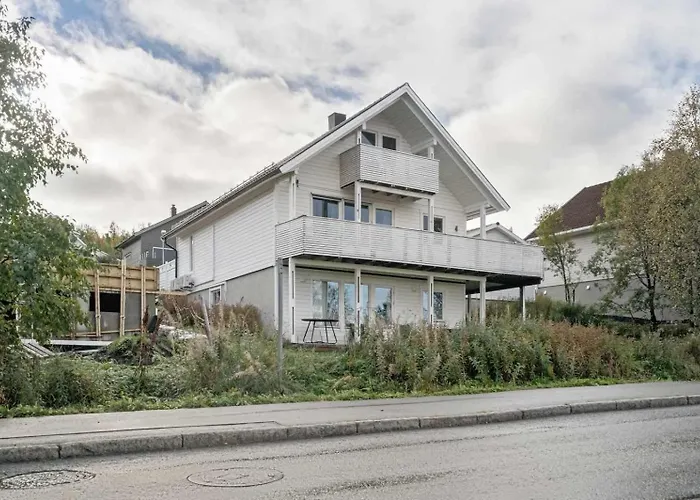 Lovely 4 Bedroom House With The View Of Aurora Casa de Férias Tromsø