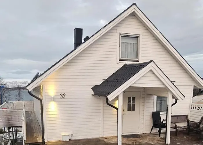 Дом отдыха Lovely 4 Bedroom House With The View Of Aurora