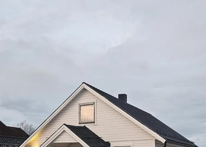 Lovely 4 Bedroom House With The View Of Aurora Дом отдыха Тромсё