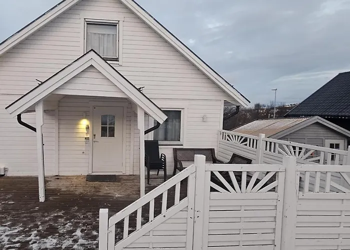 Lovely 4 Bedroom House With The View Of Aurora Дом отдыха Тромсё
