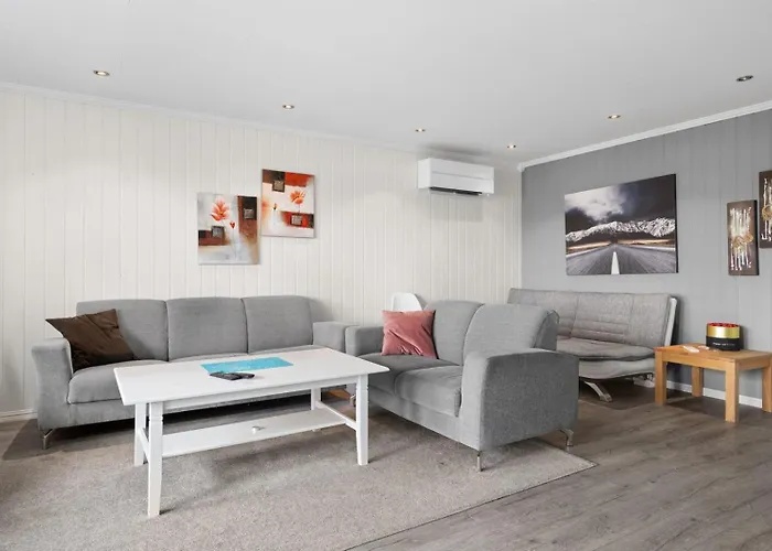 Lovely 4 Bedroom House With The View Of Aurora Casa vacanze Tromsø